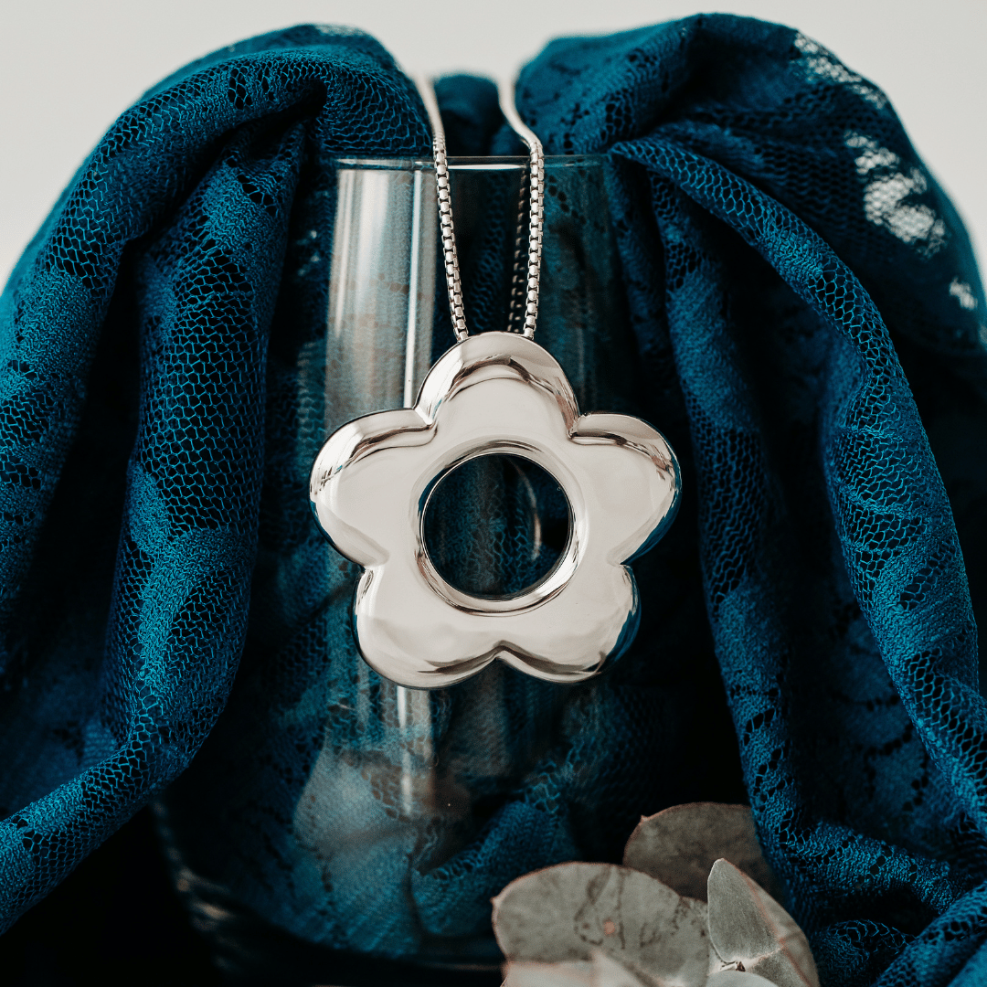 Sterling Silver Stylish Daisy Pendant
