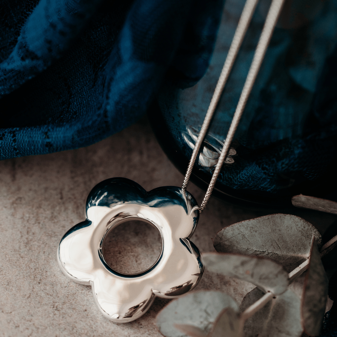 Sterling Silver Stylish Daisy Pendant